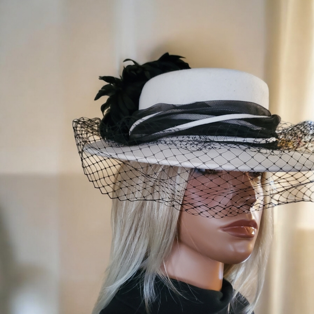 Bellini Winter White Brimmed Hat Black Fascinator Veil Black Feather‎ Plume